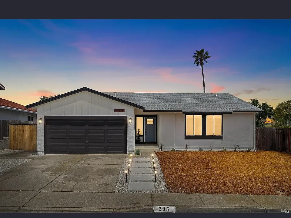 295 Iris Rd