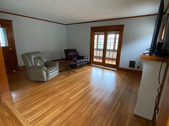 2nd image of 255 Woodside Ave #2