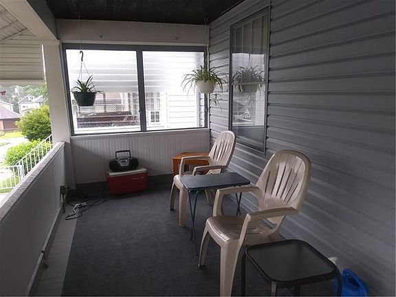3rd image of 411 Welker St