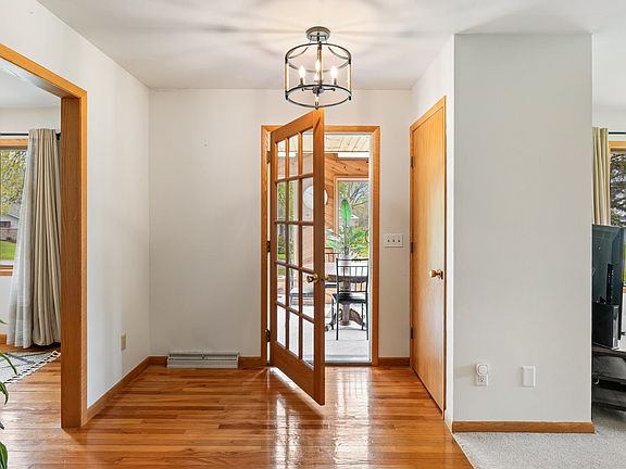 4th image of 388 Palmer Ave