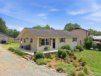 1042 S 3rd St, Mebane, NC, 27302