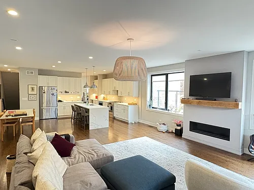 2417 W McLean Ave #1 Photo 1