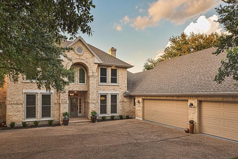 1st image of 2700 Bartons Bluff Ln