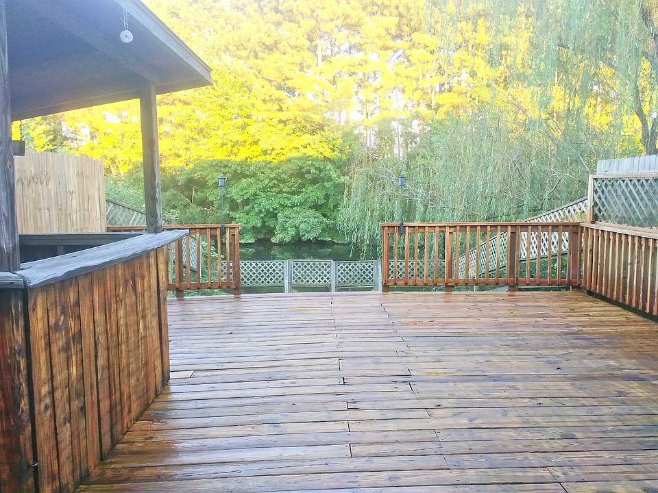 1st image of 833 Sommerville Cres