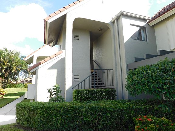 2nd image of 5589 Fairway Park Dr APT 202