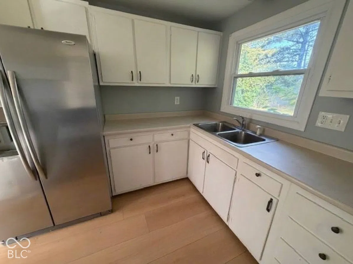 3 bed, 1.0 bath, 1050 sqft, $1,800 — Photo 3