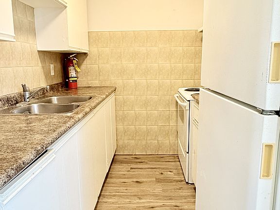 5th image of 423 Bruce Ave Unit 4
