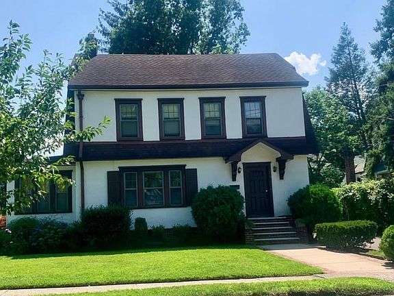 3rd image of 330 E Devonia Avenue