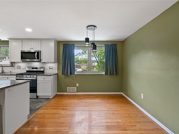 4th image of 13680 Harriet Dr