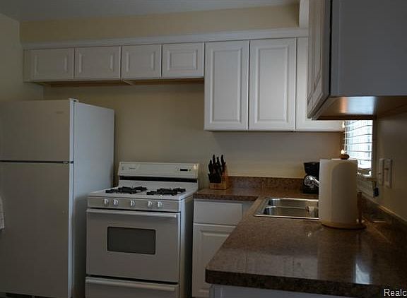 5th image of 33231 Rosslyn Ave