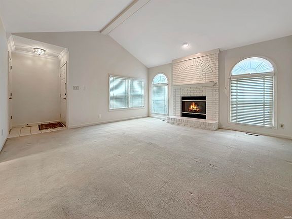 5th image of 213 Thompson Ave