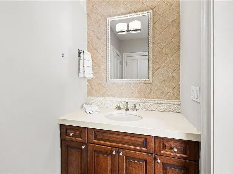1313 E Lake Dr — Photo 87