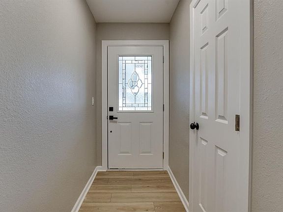 4th image of 1606 S Reno Ave