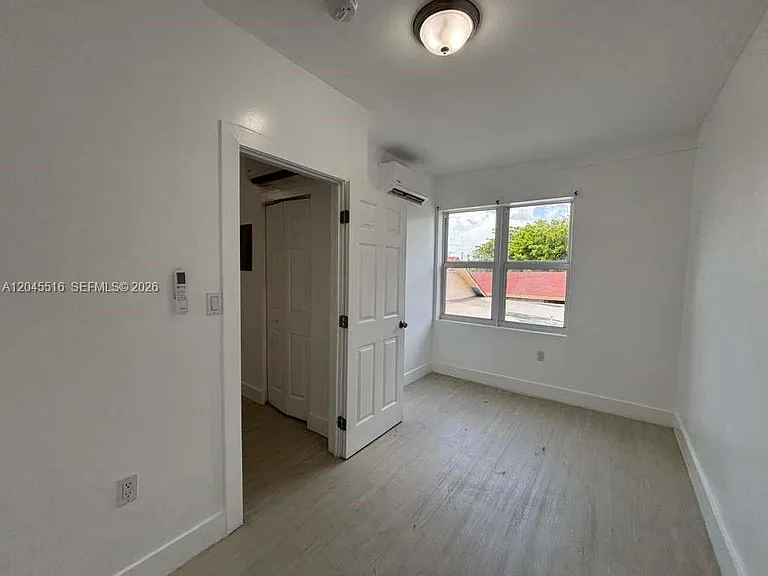 1051 NW 2nd St #10 — Photo 5