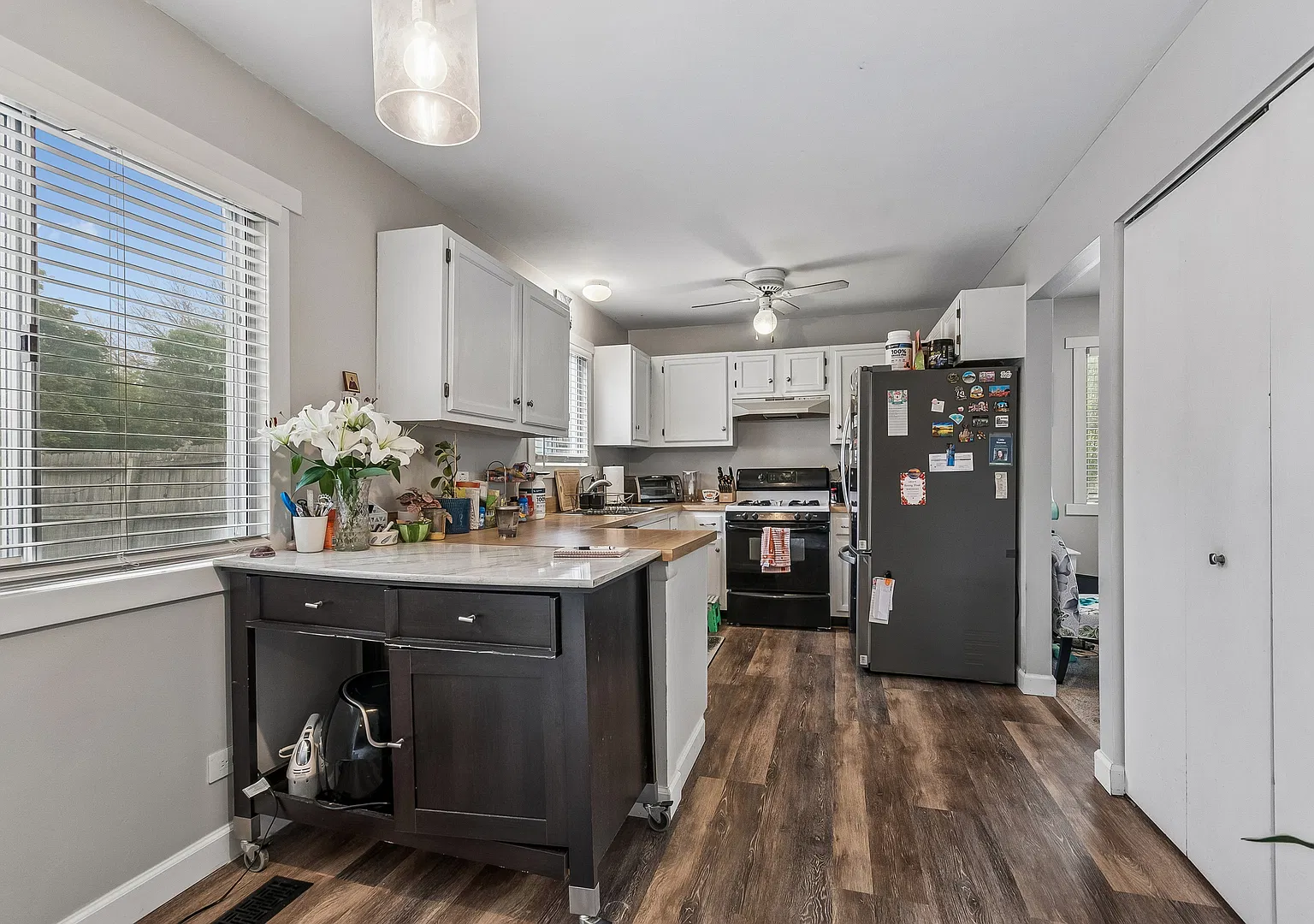 3 bed, 1.5 bath, 1580 sqft, $2,800 — Photo 3