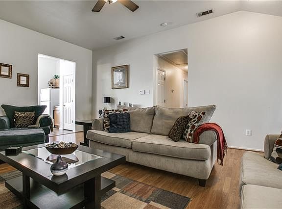 5th image of 713 Bahama Dr