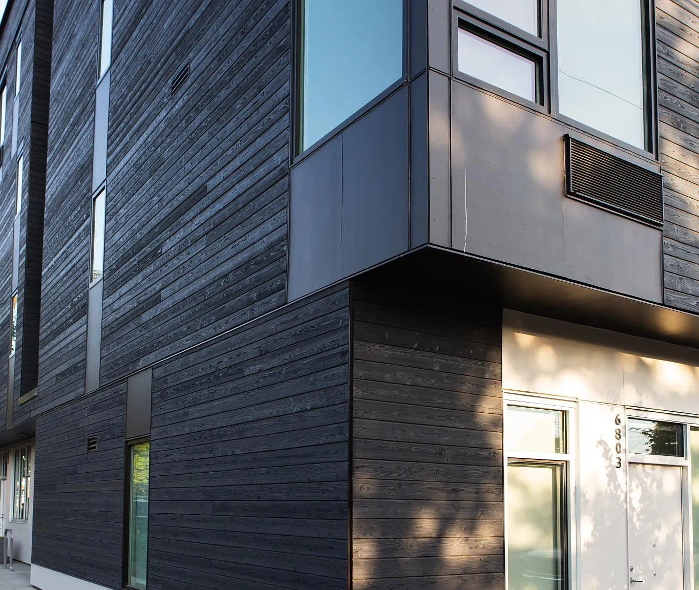 505 Dekum Apartments — Photo 4
