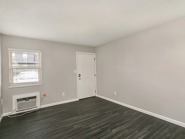 Eastview Apartments — Photo 17