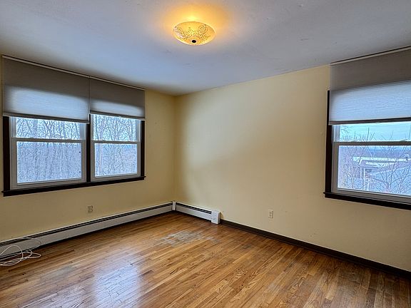 2nd image of 35 Top O Hill Rd