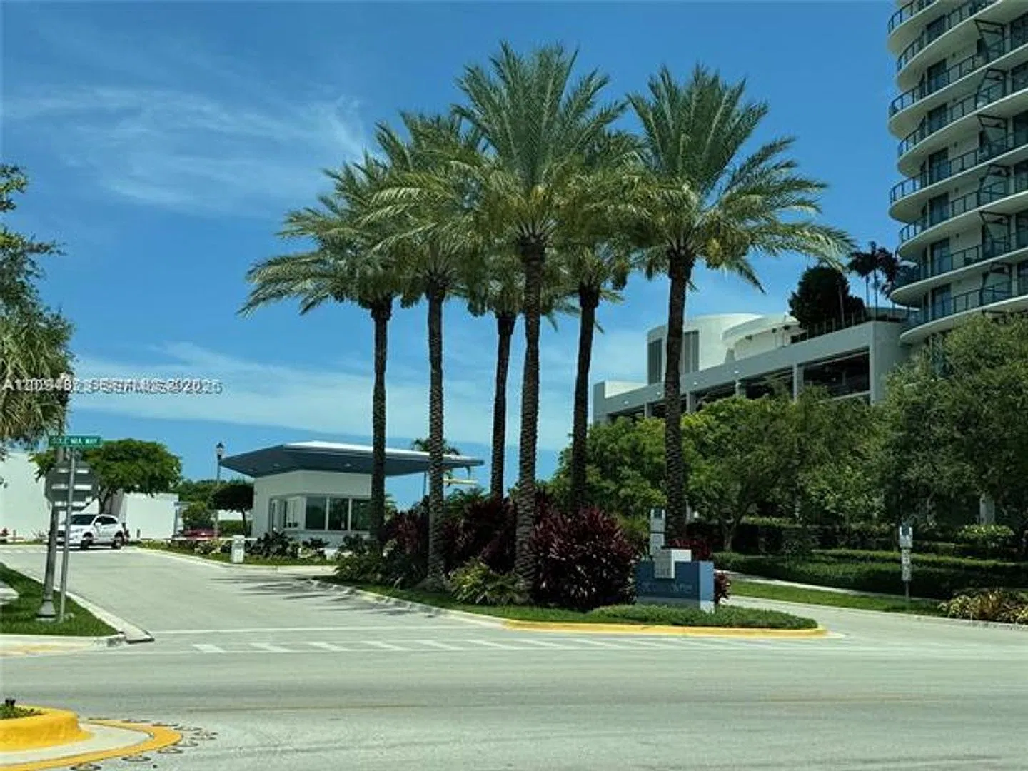 15051 Royal Oaks Ln cu-701, North Miami, FL 33181 — Photo 4