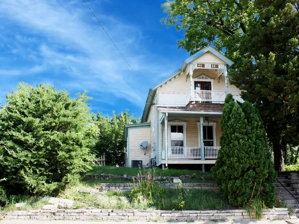 472 Division St, Elgin, IL 60120