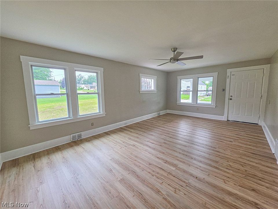 10th image of 875 Cameron Ave