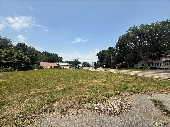 3rd image of 290 Lake St Lot 23
