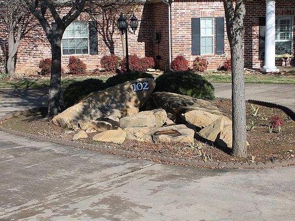 2nd image of 102 Blue Water Dr