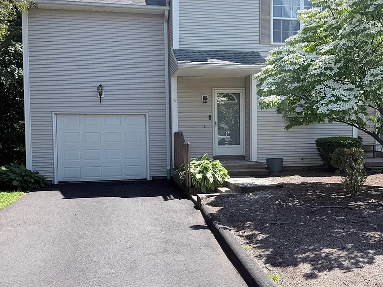 3409 Whitney Ave #6 — Photo 1