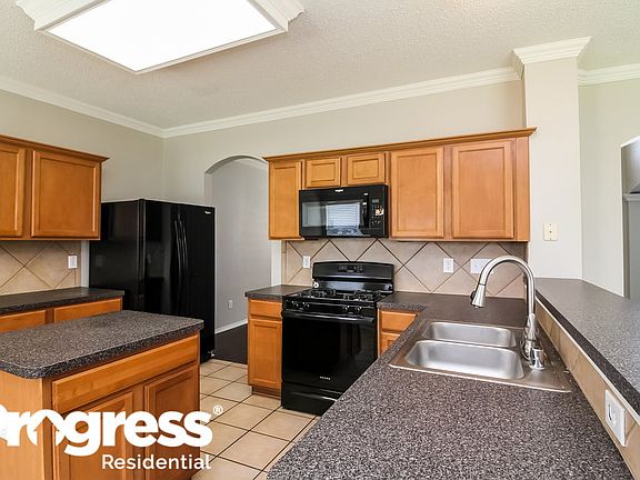 4th image of 504 Mulberry Ln