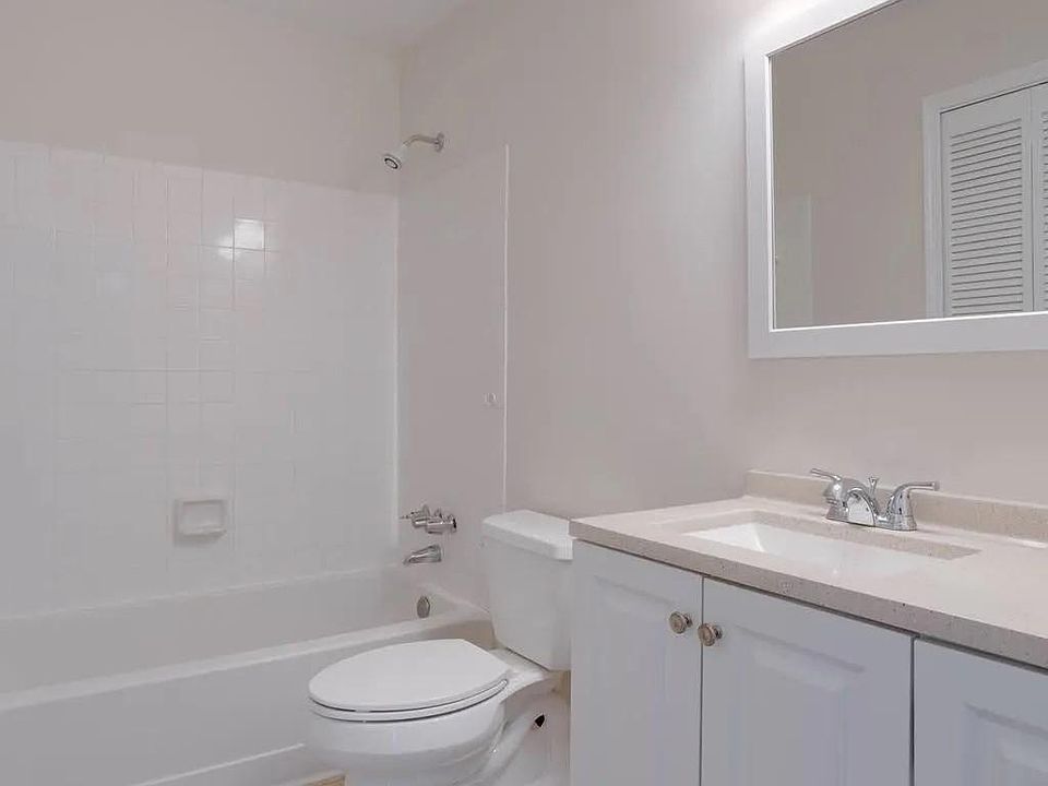 1st image of 3 Summit Square Dr #C1