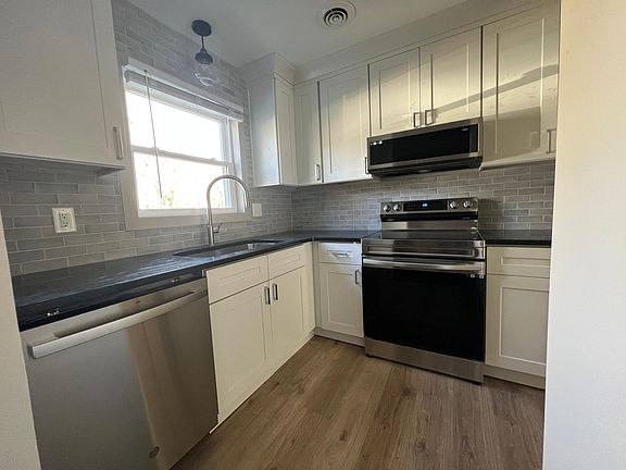 2nd image of 115 Pine St #1