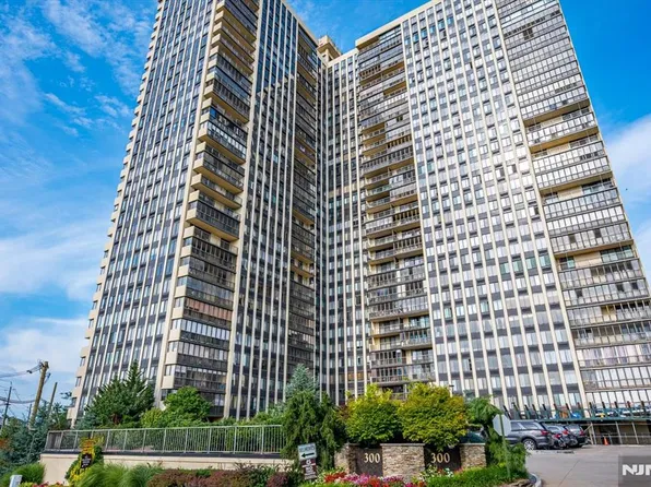 300 Winston Dr APT 2912, Cliffside Park, NJ 07010