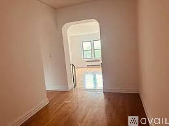 4th image of 3200 Fairfield Ave #4H