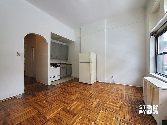 2nd image of 156 Vernon Ave APT 1D