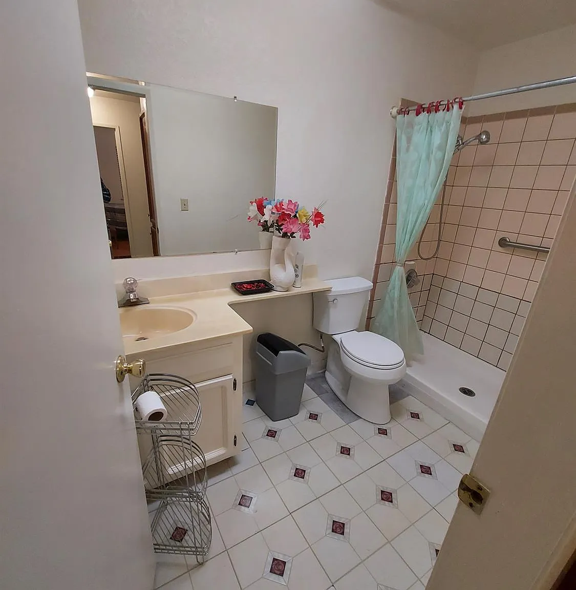 4 bed, 1441 sqft, $950 — Photo 3