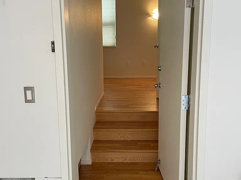 1009 NW Hoyt St #111 — Photo 30