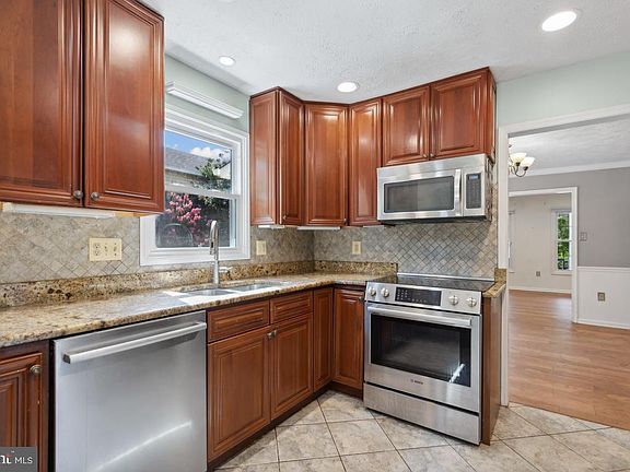 5th image of 210 Markwood Dr