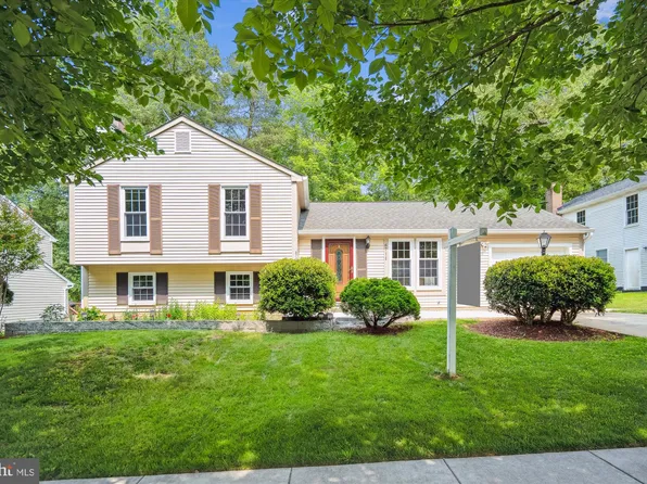 6711 Wood Stream Dr, Lanham, MD 20706