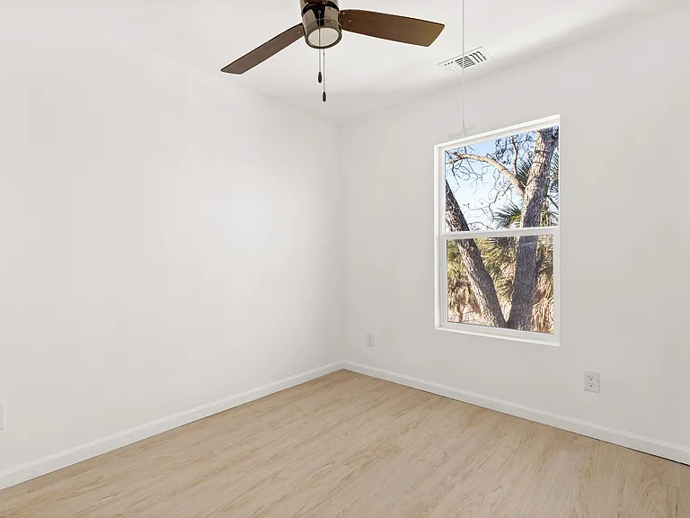 1005 Essex St #202 — Photo 15