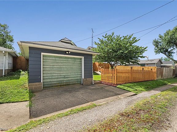5th image of 2128 S Freedom Ave