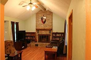 3rd image of 604 Parkview Dr