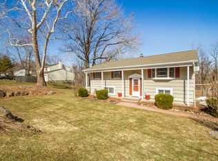 10 Autumn Ln, Hackettstown, NJ 07840