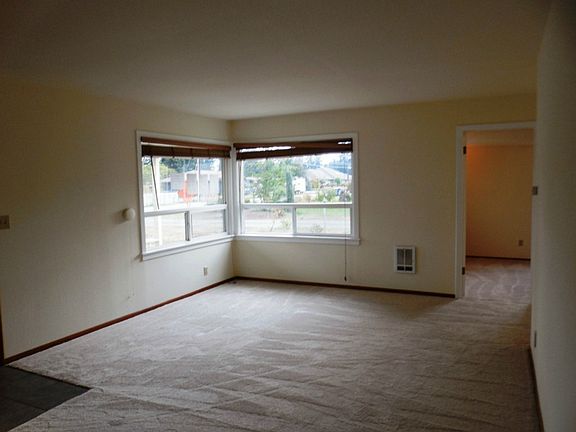 3rd image of 4322 92nd St NE