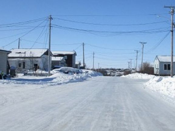 Exterior Neighborhood (street photo)