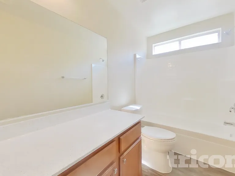 11634 W Vogel Ave — Photo 9