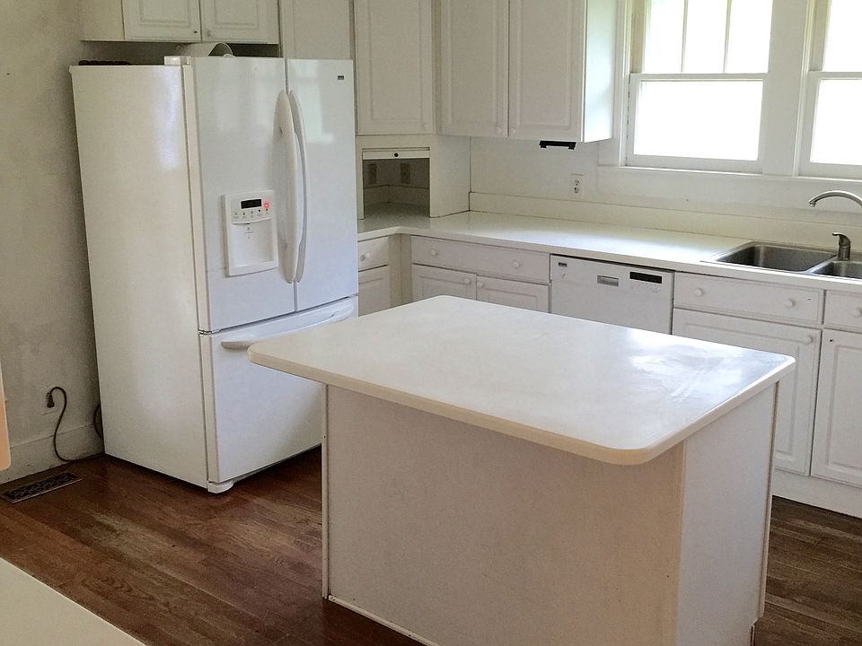 2nd image of 618 Laurel Ave