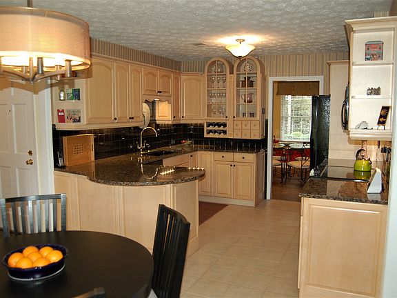 Kitchen & Breakfast Room
