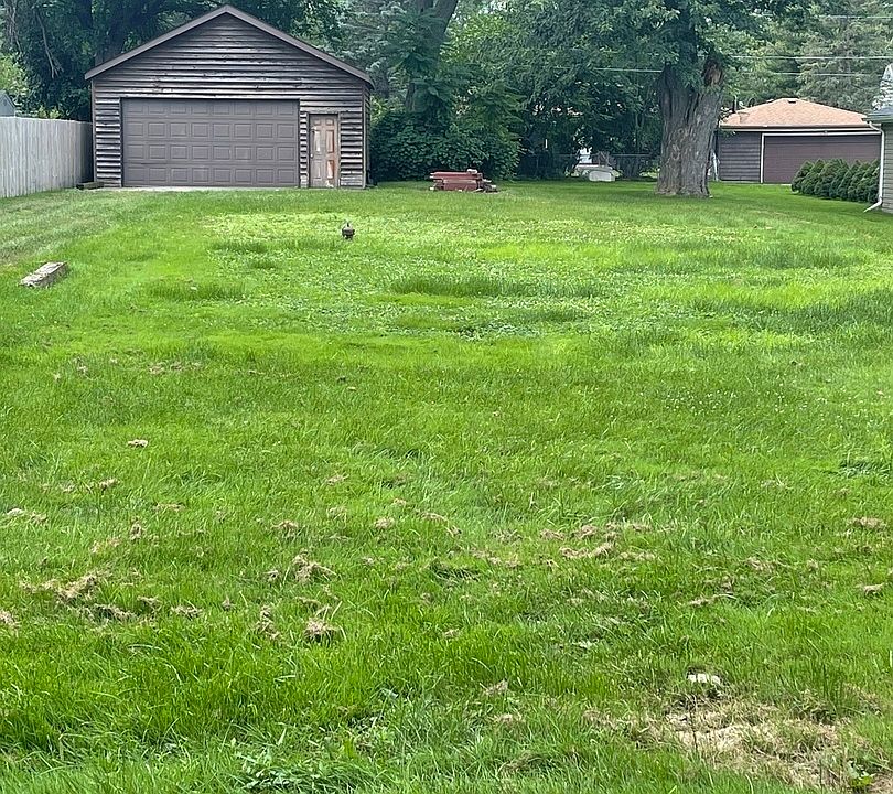 2nd image of 17934 Locust St