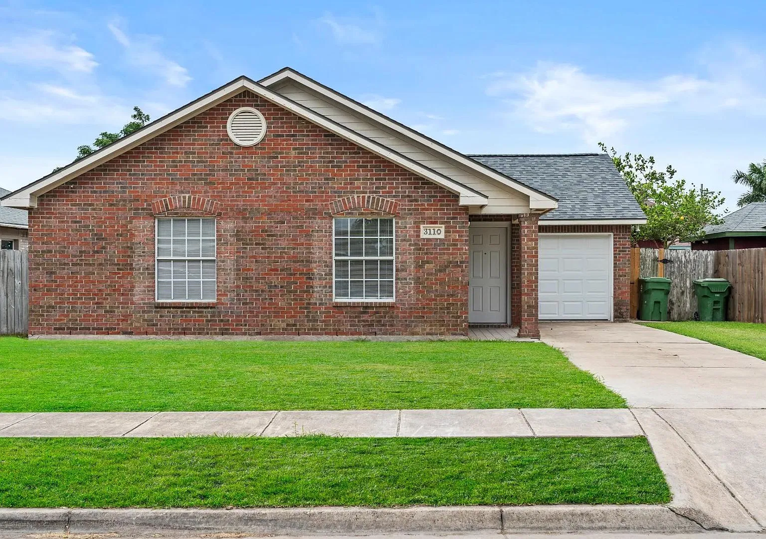 Charming 4 Bedroom Home in a Nice, Family-Friendly Brownsville Neighborhood — Photo 1